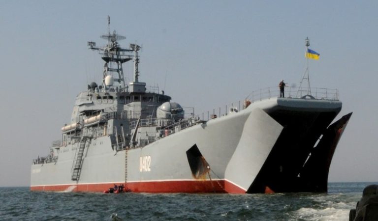 ウクライナ軍、ロシア軍に拿捕された自軍の揚陸艦コンスタンチン・オルシャンスキーを破壊する