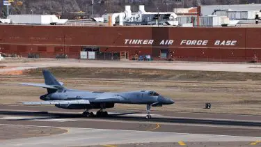 歴史ある米国のライト・パターソン空軍基地が竜巻で甚大な被害、展示機 ...