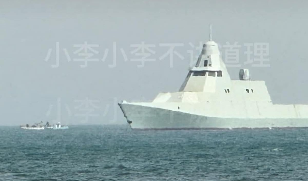 057型フリゲート？中国海軍の最新鋭ステルス艦が海上で確認される