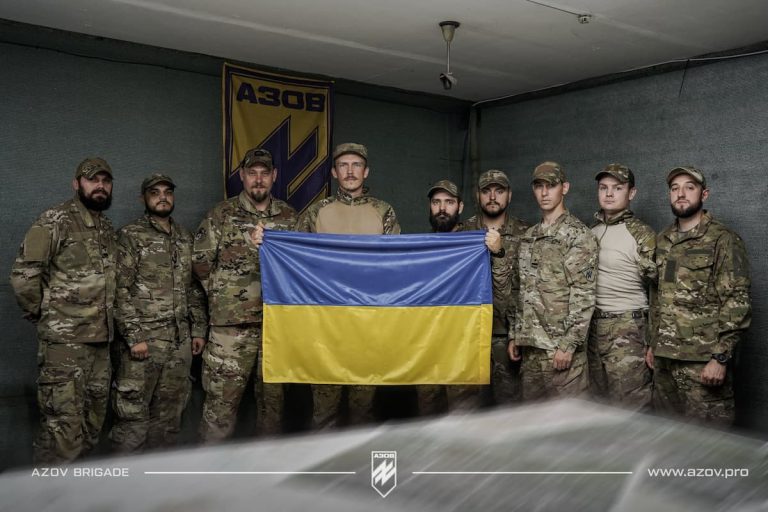 アメリカ、ウクライナ軍アゾフ旅団の米国製兵器の使用を許可
