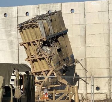 イスラエルのアイアンドームが国産のスパイクミサイルをコピーしたイラン製兵器によって破壊される