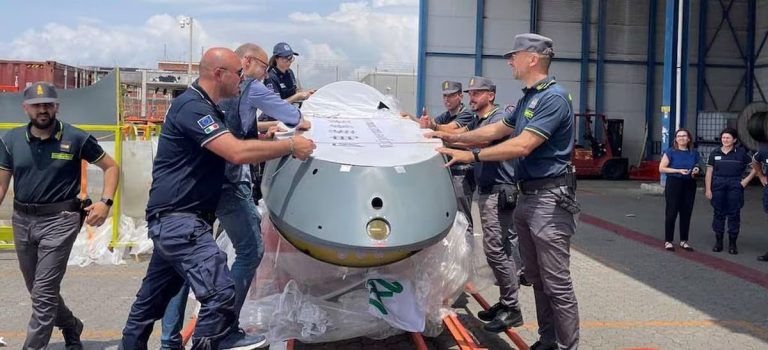 イタリア当局、リビアに向かう船から中国製の軍用無人機を押収