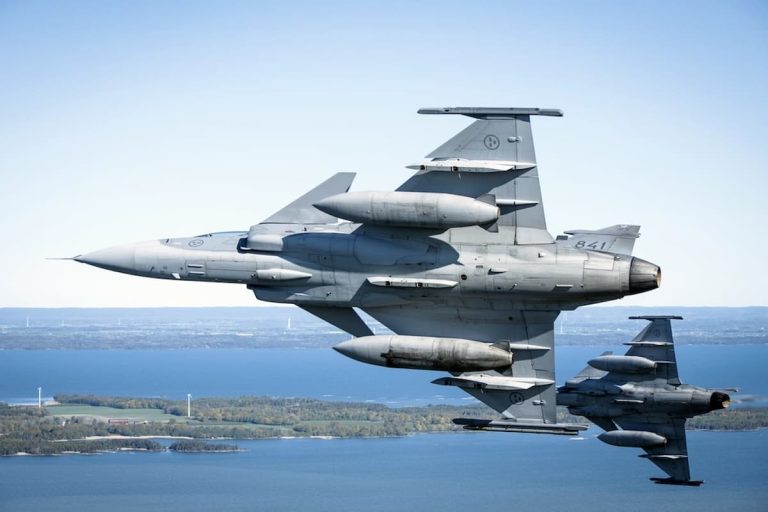 スウェーデン、F-16プログラム完了後にウクライナにグリペン戦闘機を供与予定