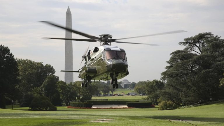 米海兵隊のVH-92Aヘリが初めて大統領を乗せ、ようやく「マリーン・ワン」を名乗る