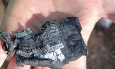 レバノンのポケベル同時爆発の実行方法は？無線や太陽光パネルも爆発