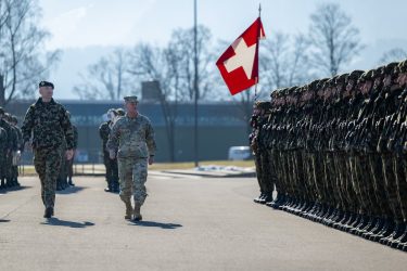 欧州各国で進むスイス兵器離れ、中立国の兵器は有事の際は使えない