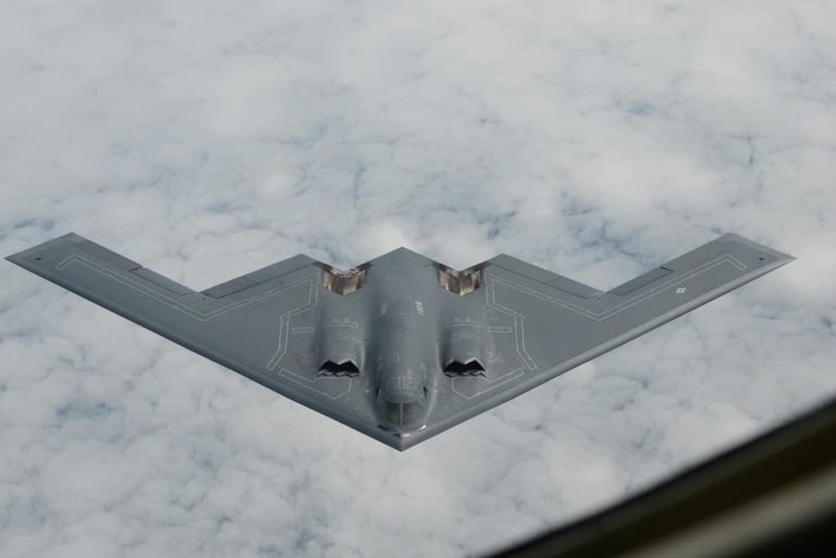 米軍はイエメン攻撃になぜ？最も高価なB-2スピリット戦略爆撃機を使用したのか