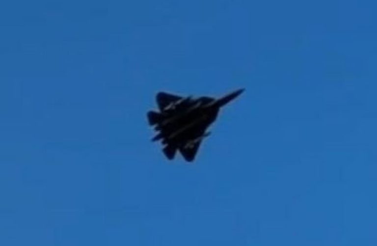 ロシア空軍、Su-57のステルス性能を無視！外部パイロンにミサイル搭載して前線で運用