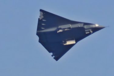 第6世代戦闘機？ウィングマン？中国で謎の機体が目撃される