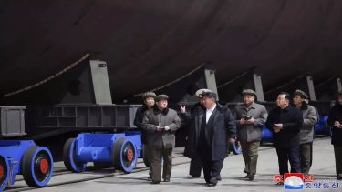 北朝鮮、建造中の戦略ミサイル原子力潜水艦を公開！ロシアが協力か？